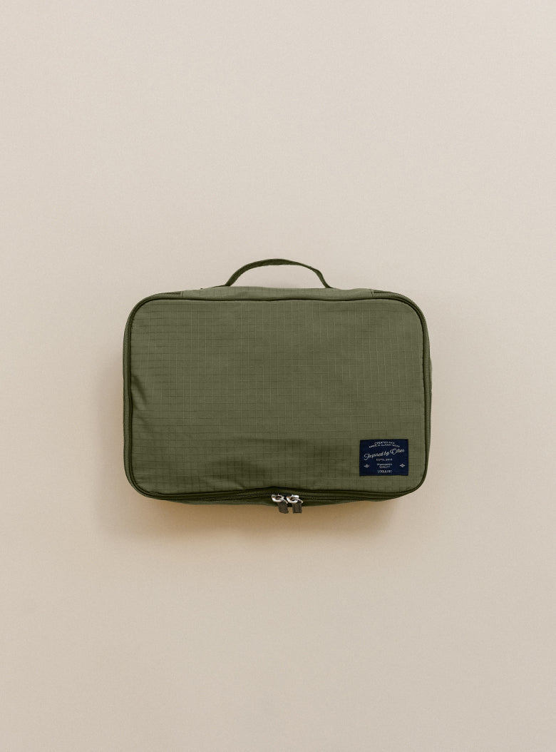 25 Holiday Travel Zip Bag