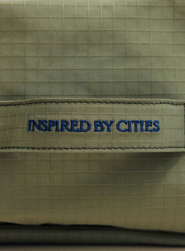 25 Holiday Travel Zip Bag