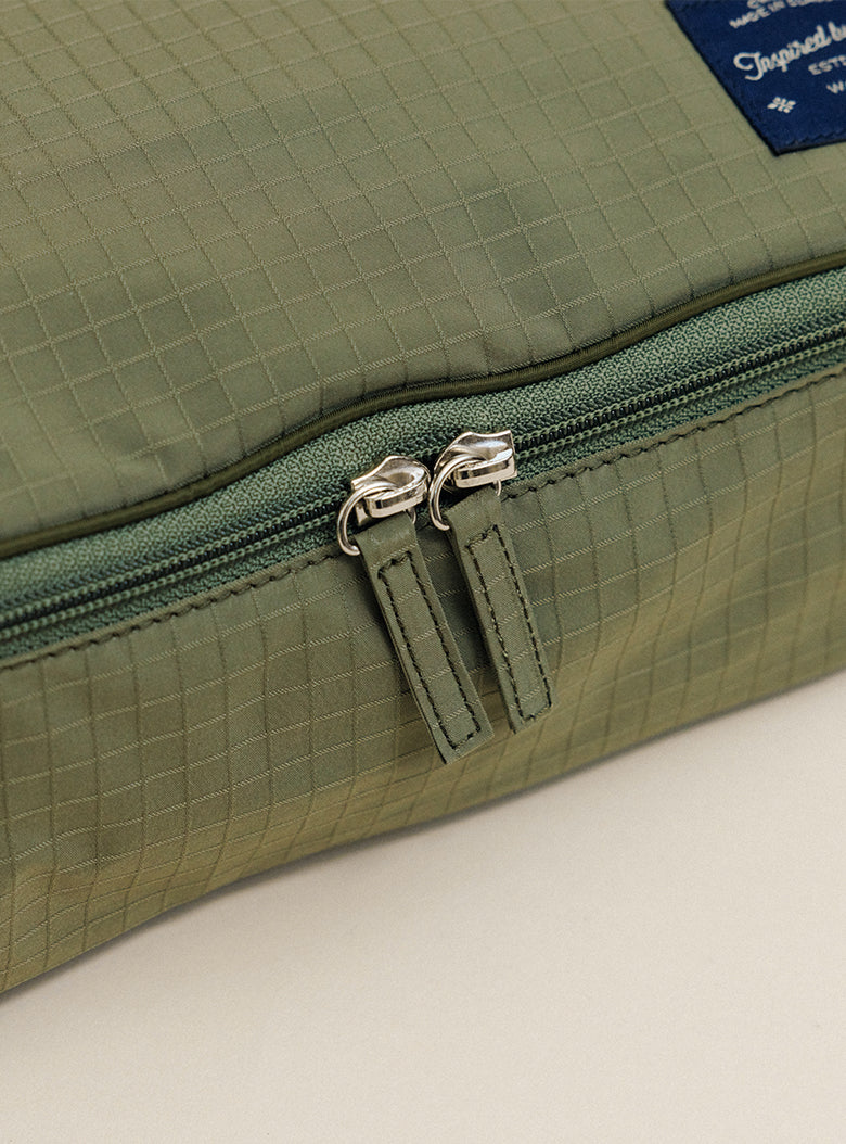 25 Holiday Travel Zip Bag